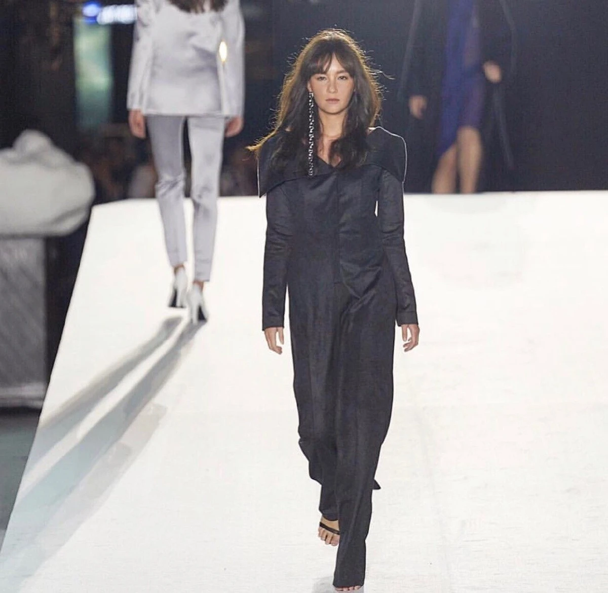 รวมนางแบบตัวแม่ ซินดี้-บี-อุ๋ม-ออแกน ประชันความเป๊ะบนรันเวย์สุดยิ่งใหญ่