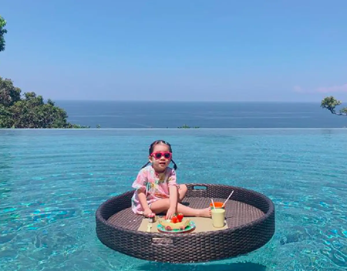 น่าเอ็นดูหนักมาก "น้องเป่าเปา” ร่าเริงอยู่ดีๆ เข้าโหมดดราม่าร้องไห้กลางเรือ