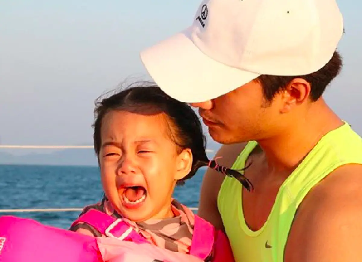 น่าเอ็นดูหนักมาก "น้องเป่าเปา” ร่าเริงอยู่ดีๆ เข้าโหมดดราม่าร้องไห้กลางเรือ