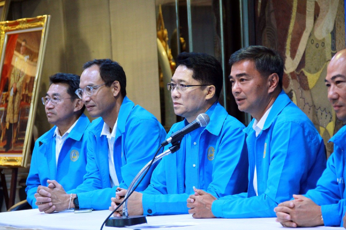 ปชป.ย้ำจุดยืนไม่ร่วมกับพรรคประชาธิปไตยเทียม-สืบทอดอำนาจคสช. ปชป.ย้ำจุดยืนไม่ร่วมกับพรรคประชาธิปไตยเทียม-สืบทอดอำนาจคสช.