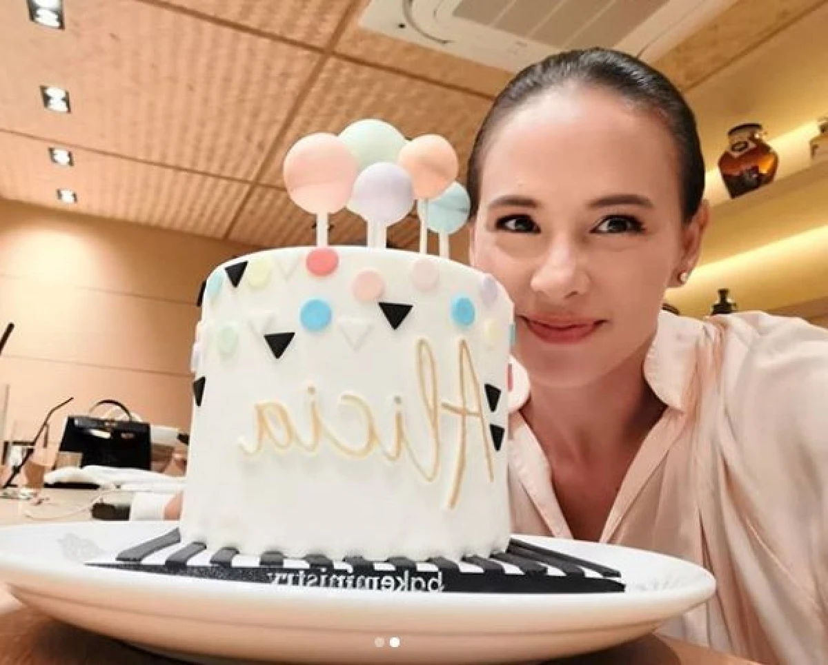 แก๊งนางฟ้ามาเป็นคู่..รวมตัวคนรักฉลองวันเกิดอบอุ่นให้ แอน อลิชา