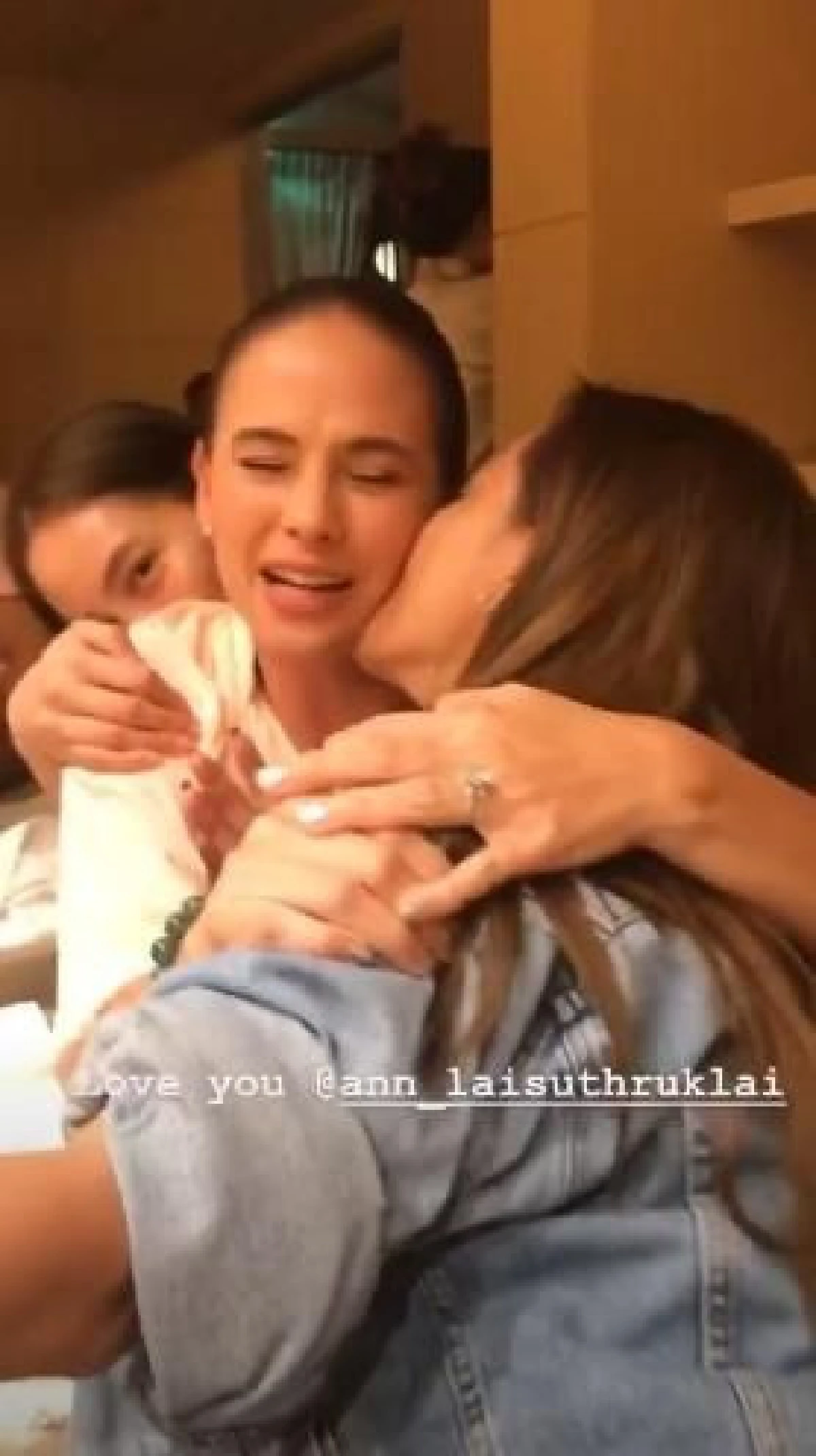 แก๊งนางฟ้ามาเป็นคู่..รวมตัวคนรักฉลองวันเกิดอบอุ่นให้ แอน อลิชา