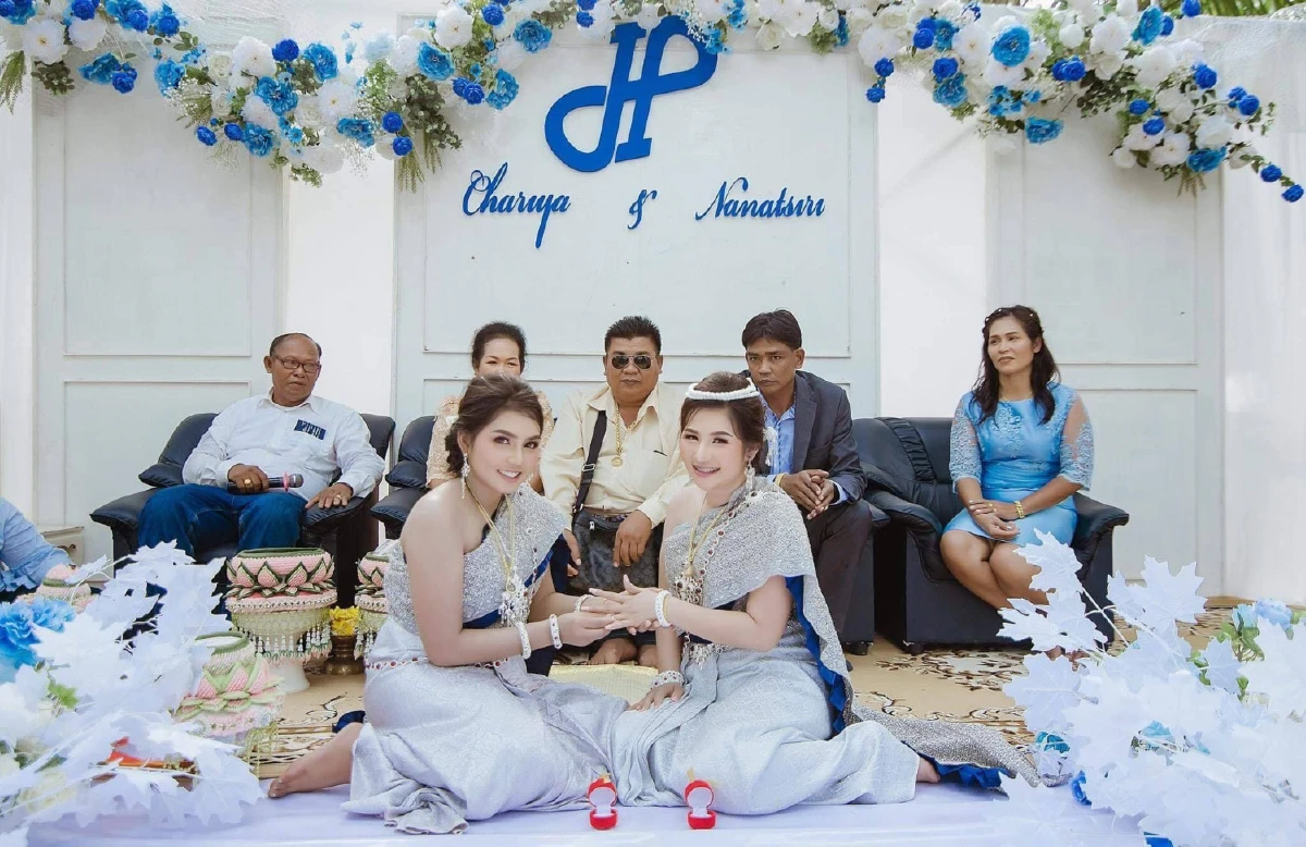 งามจับจิตจนชายต้องอิจฉา! ชาวเน็ตแห่ร่วมยินดี2สาววิวาห์หวาน