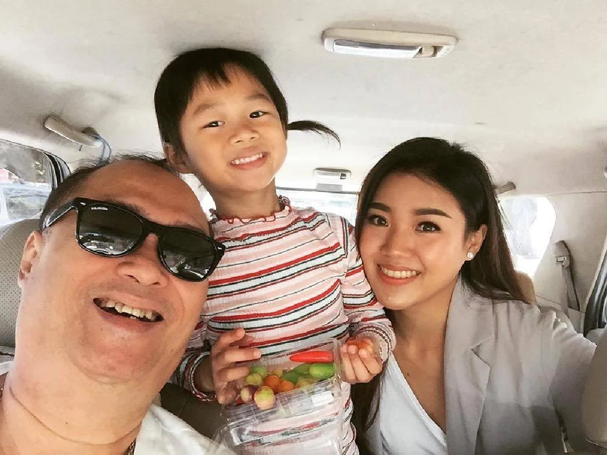 "สงสารลูกแต่ชีวิตต้องเดินต่อ" ครูรัก ศรัทธา เซ็นใบหย่าภรรยาปิดฉากรัก 8 ปี