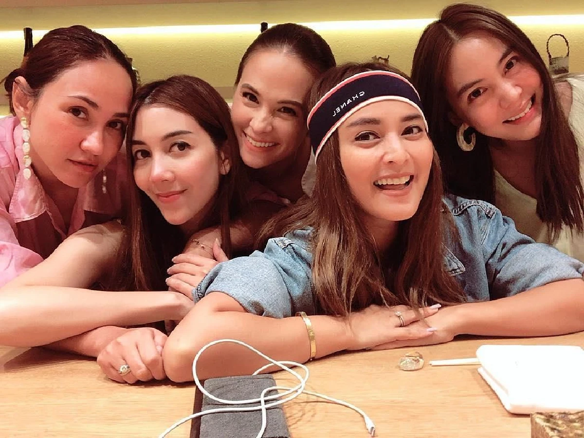 แก๊งนางฟ้ามาเป็นคู่..รวมตัวคนรักฉลองวันเกิดอบอุ่นให้ แอน อลิชา