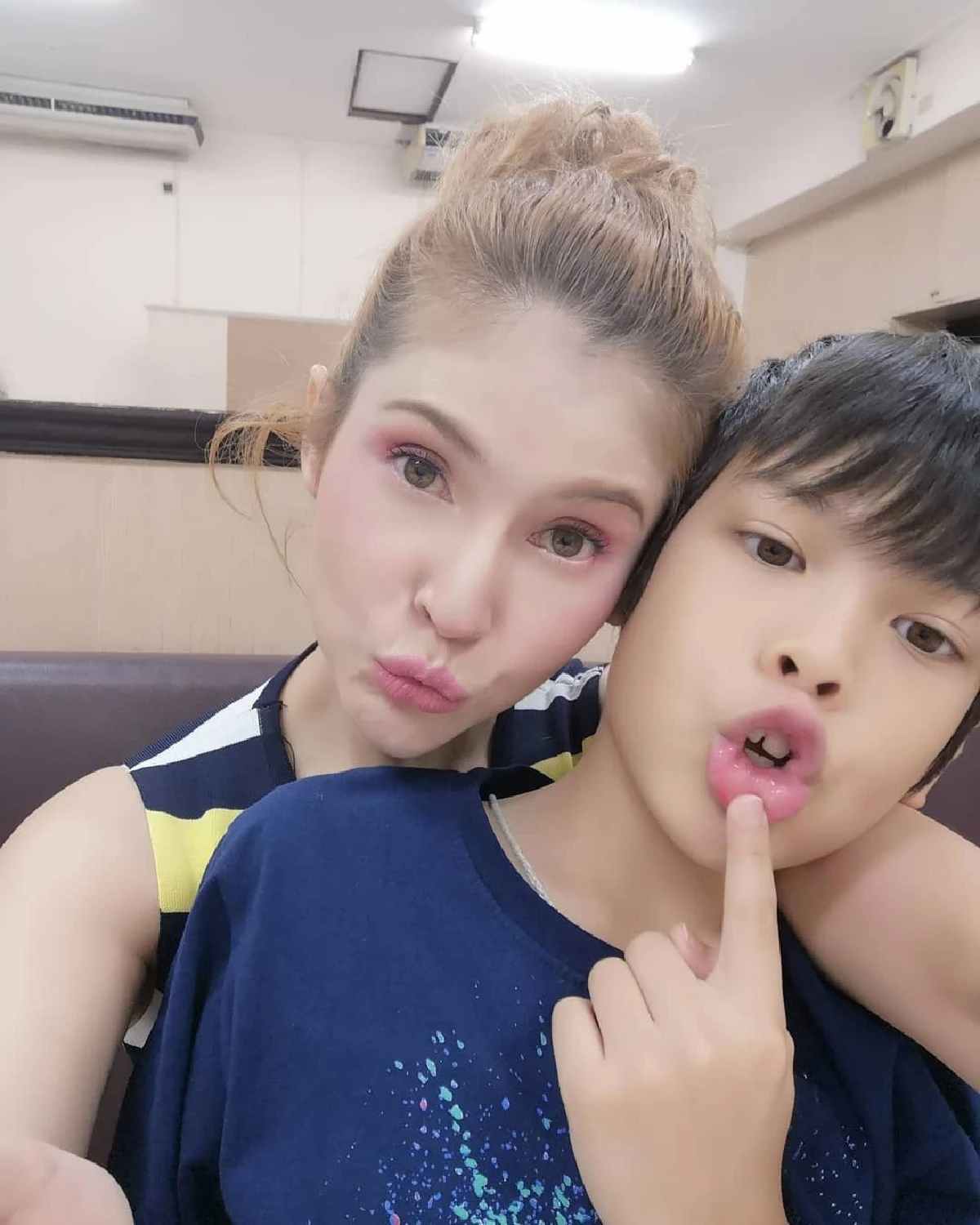 มีแต่เรื่องให้ชื่นใจ! แอนนี่ บรู๊ค หายเหนื่อย น้องฑีฆายุ เรียนดีได้เกรด 4 เกือบทุกวิชา