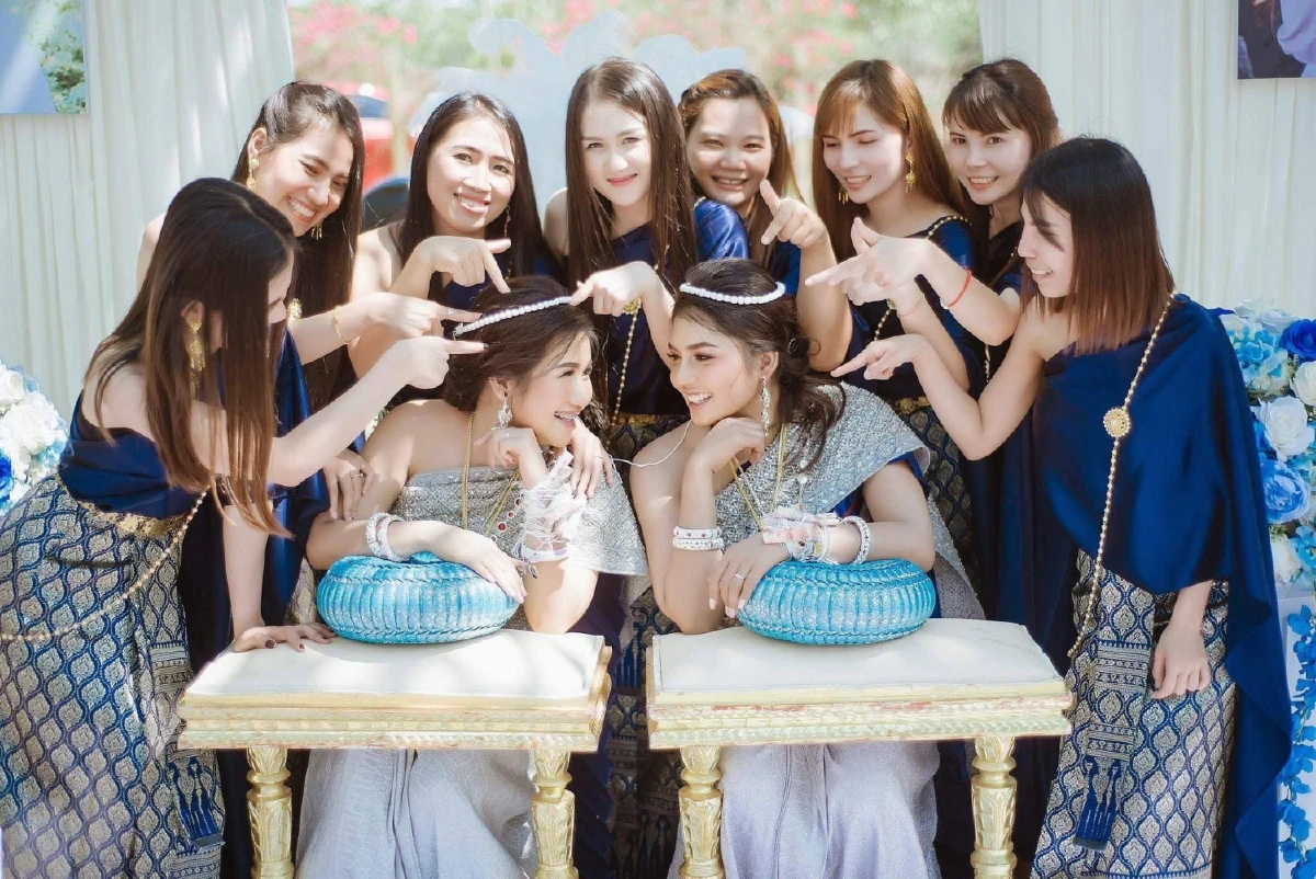 งามจับจิตจนชายต้องอิจฉา! ชาวเน็ตแห่ร่วมยินดี2สาววิวาห์หวาน