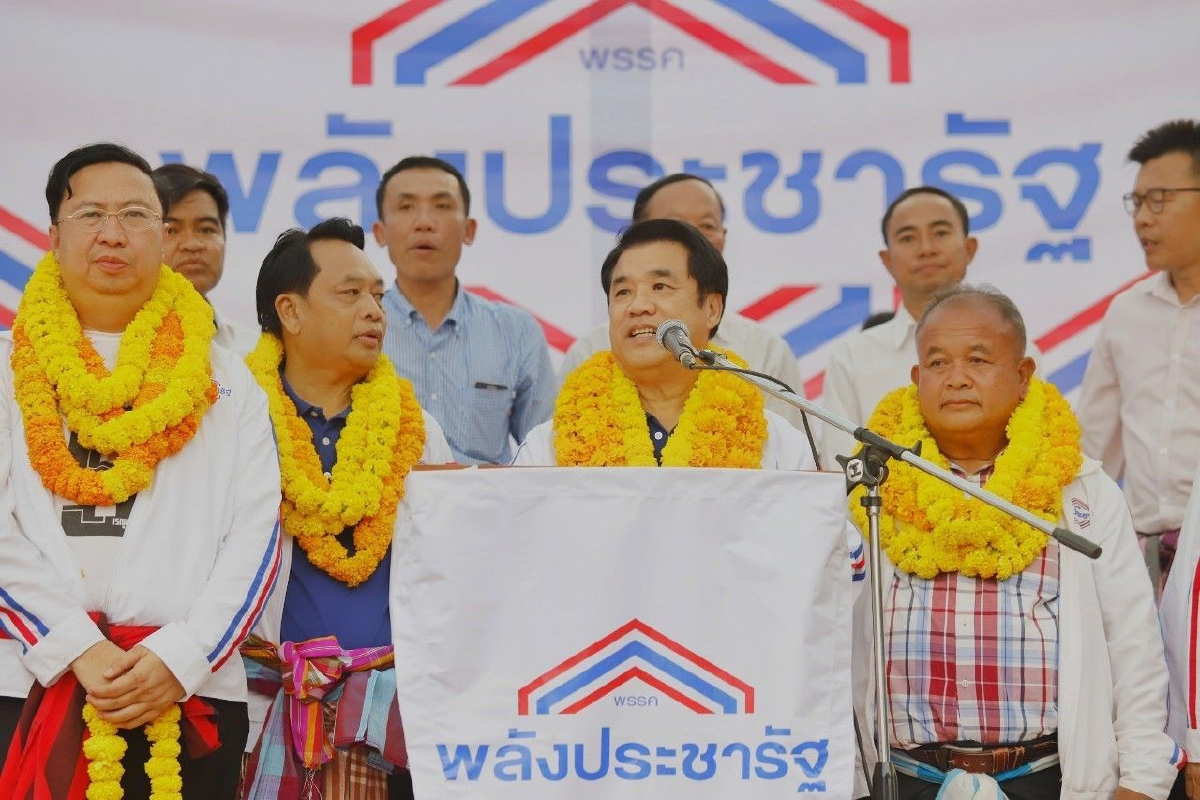 สุริยะลุยหาเสียงอีสานชูนโยบาย "พักชำระหนี้กองทุนหมู่บ้าน" สุริยะลุยหาเสียงอีสานชูนโยบาย "พักชำระหนี้กองทุนหมู่บ้าน"