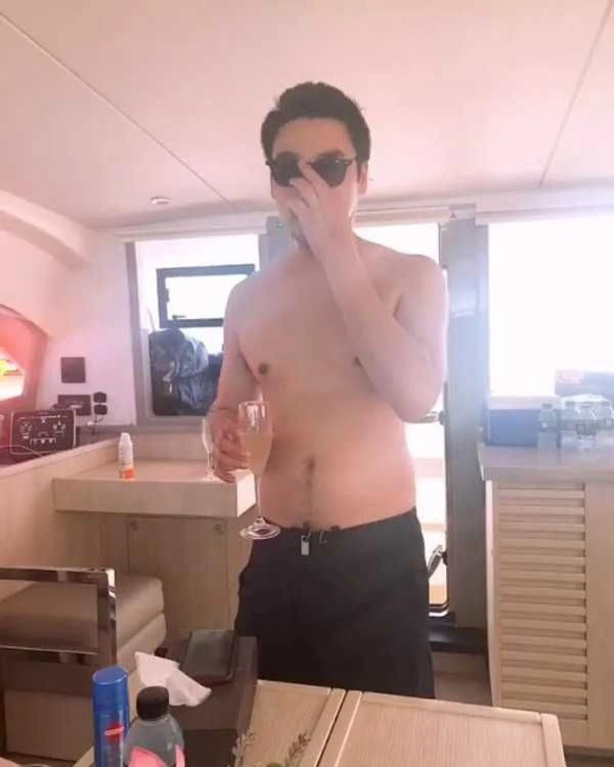 ขาวแน่นน่ากอด! ไฮโซพก ถอดทีละนิด..โชว์แซ่บไม่แพ้ อั้ม พัชราภา (คลิป)