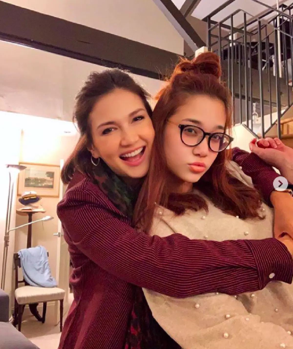 สวยกินกันไม่ลง! “แอน สิเรียม” บินไปเยี่ยมลูกสาว “น้องนนนี่” ที่อังกฤษ