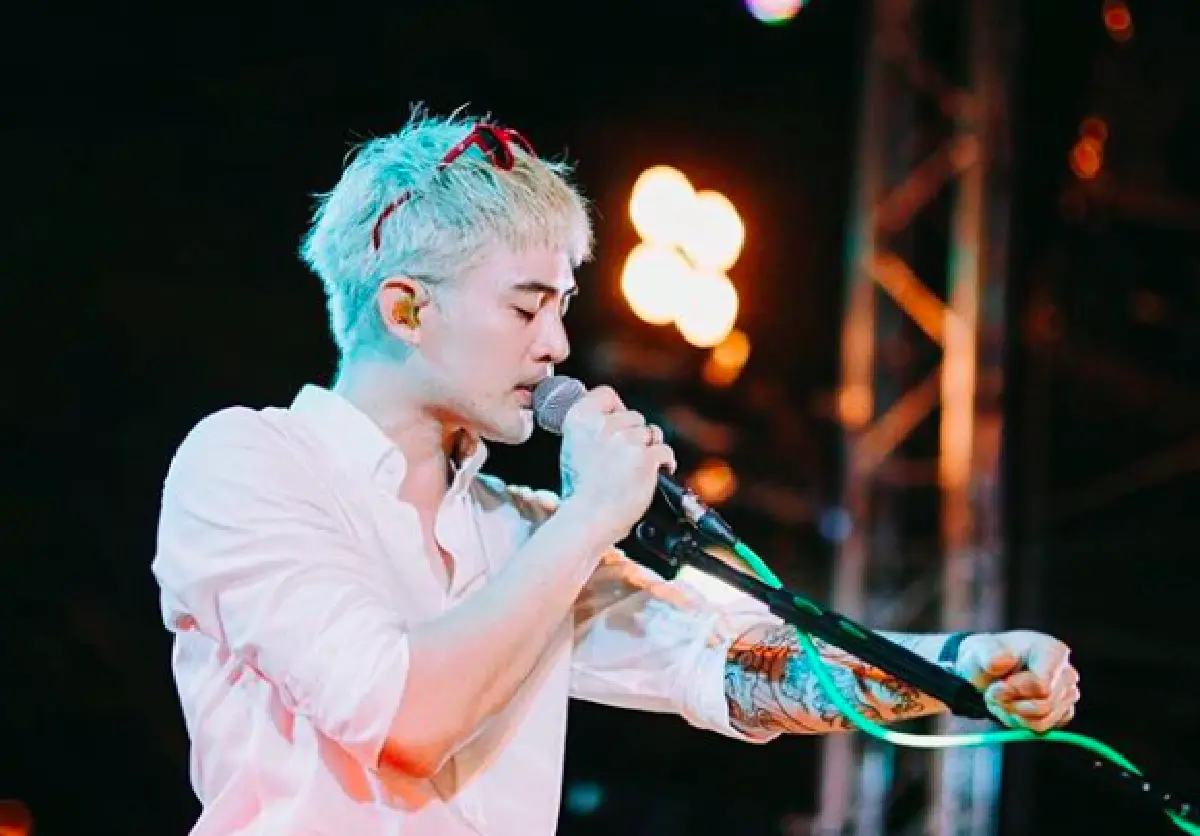 ขอยาดมด้วย! "แม็กซ์ เจนมานะ” เปลี่ยนลุคใหม่กับผมสีบลอนด์ขาว ดูแปลกตาแต่หล่อมาก