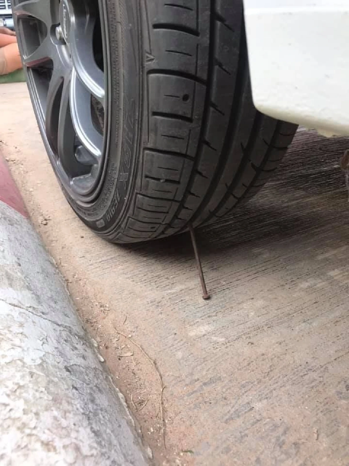 สลดใจ! นร.ป.5 แค้นถูกดุวางตะปูรถครูสาวแก้เผ็ด