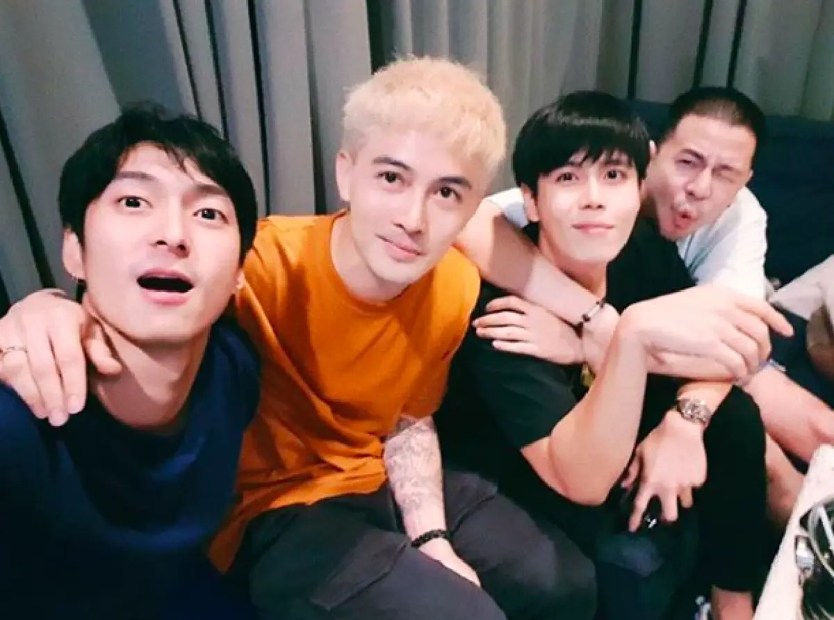 ขอยาดมด้วย! "แม็กซ์ เจนมานะ” เปลี่ยนลุคใหม่กับผมสีบลอนด์ขาว ดูแปลกตาแต่หล่อมาก