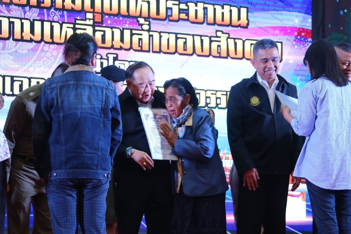 รัฐบาลย้ำเดินหน้าล้างหนี้นอกระบบ ช่วยประชาชนจมกองหนี้ รัฐบาลย้ำเดินหน้าล้างหนี้นอกระบบ ช่วยประชาชนจมกองหนี้