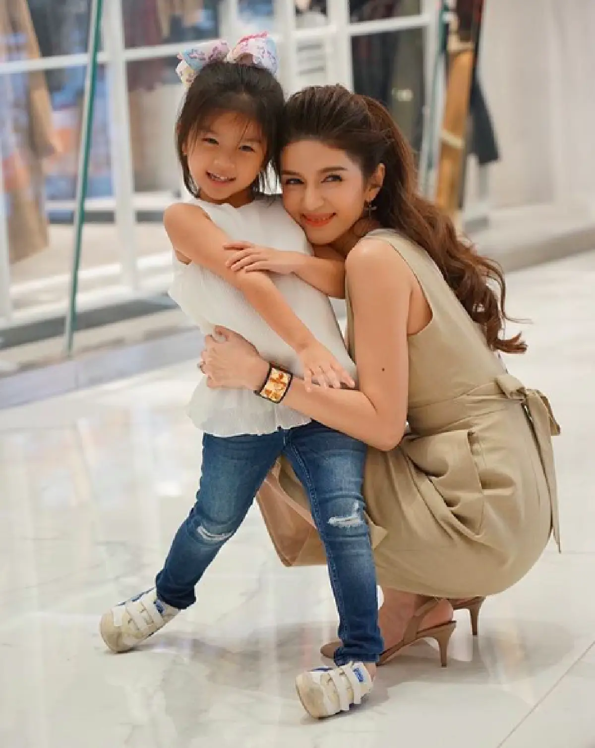 “โบว์ แวนดา” สานฝัน “พ่อปอ” รักษารถมินิให้ “น้องมะลิ” ไว้เป็นสมบัติจากพ่อ