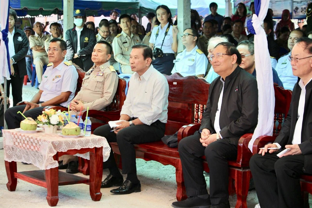 "บิ๊กฉัตร" ลงพื้นที่สงขลาติดตามงานอาชีพประมงพื้นบ้านคาบสมุทรสทิงพระ
