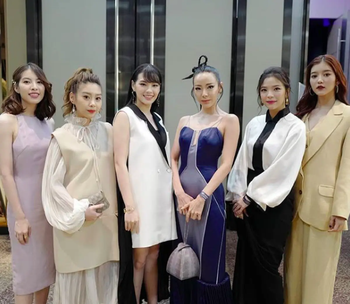 เหล่าคนดัง-คนบันเทิง ร่วมเข้าชมฟชั่นโชว์แบรนด์ SIRIVANNAVARI