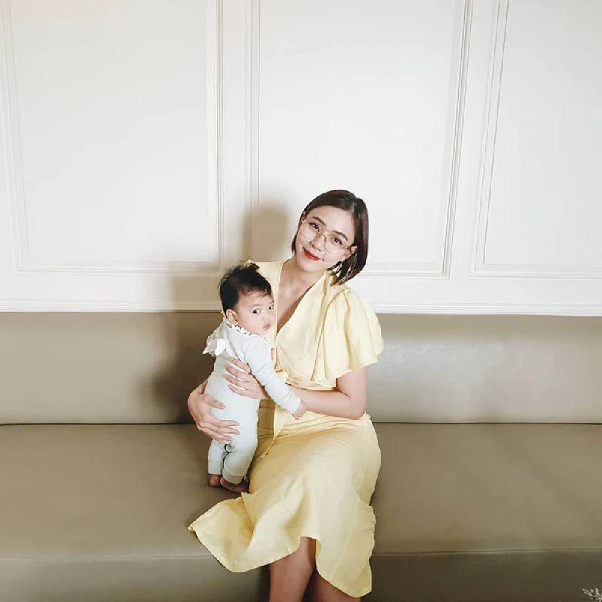 แม่ไม่ได้แต่งหน้านะจ๊ะ! “นิวเคลียร์” ดักคอก่อน หลังเผยคลิปให้ลูกเลียหน้า