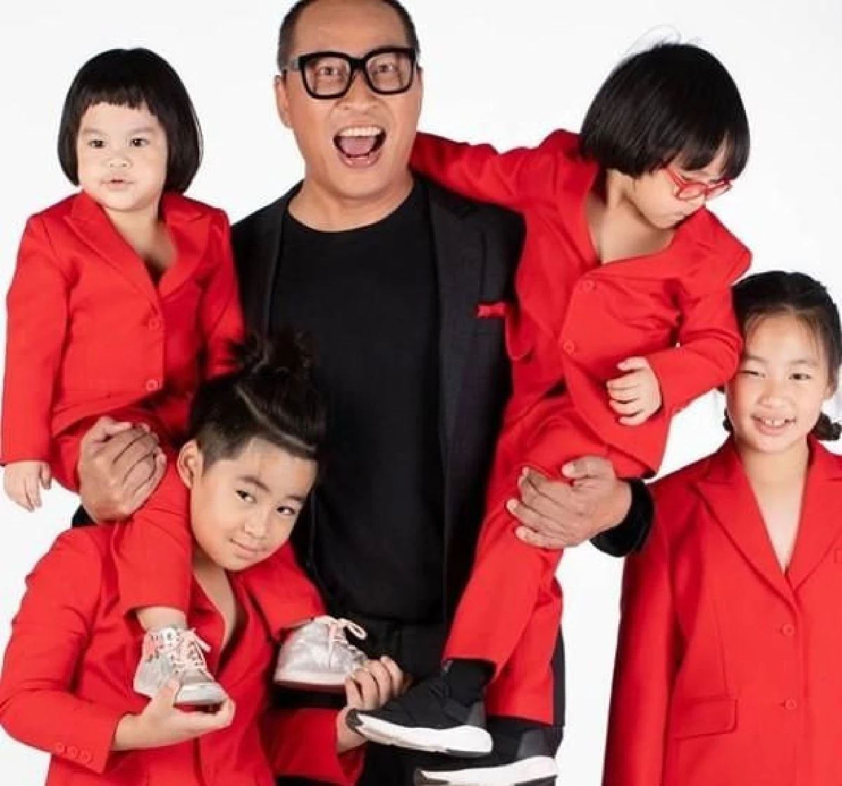 อยากให้เป็นครั้งสุดท้าย! เปิ้ล-จูน พา น้องออกู๊ด เข้าผ่าตัดดวงตารักษาโรคเลซี่อาย