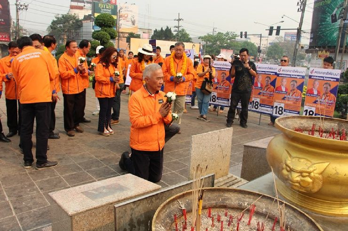 "สุวัจน์"นำชพน.หาเสียงเชียงรายชูนโยบายเป็นมิตรกับทุกฝ่าย "สุวัจน์"นำชพน.หาเสียงเชียงรายชูนโยบายเป็นมิตรกับทุกฝ่าย
