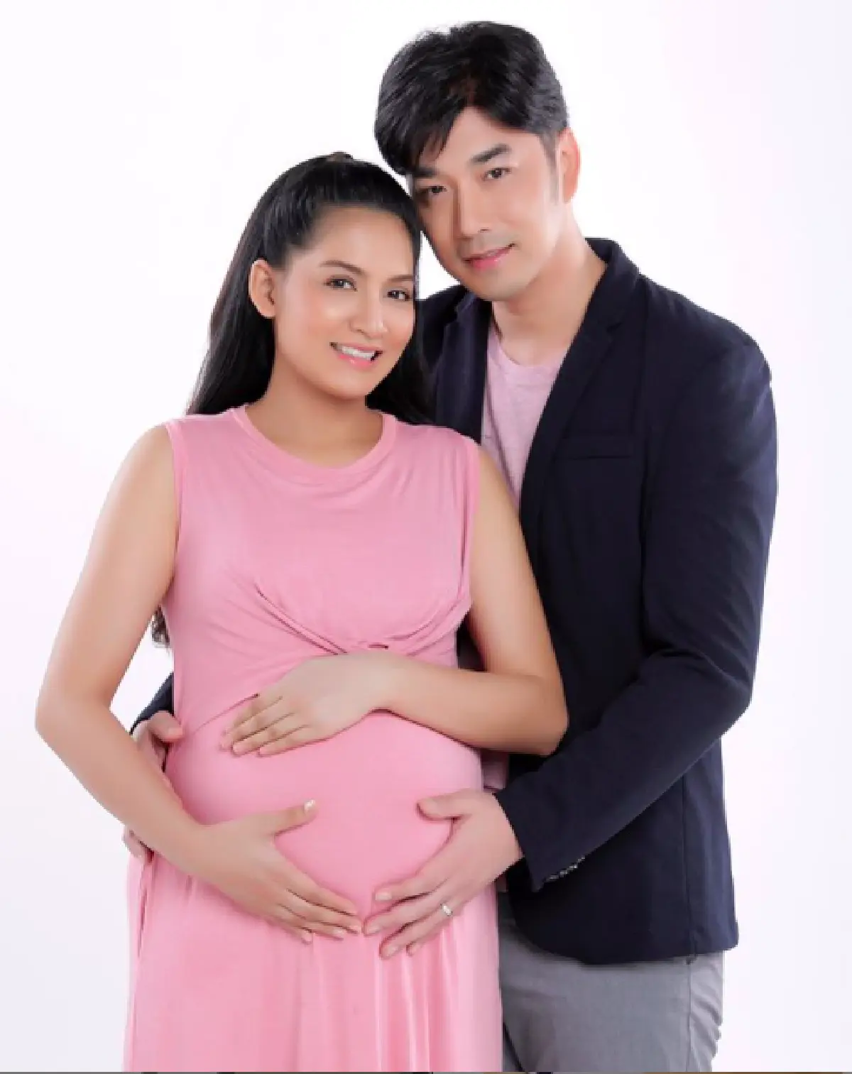 “เบลล่า” มาเอง! ”เจมส์ เรืองศักดิ์” เผยภาพ “ครูก้อย” กับมุมคล้ายนางเอกสาว ทำเอาหลายคนตกใจ