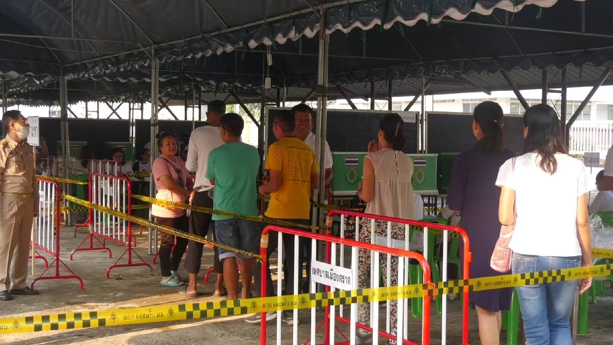 เลือกตั้งล่วงหน้าคึกคักทั่วประเทศ ประชาชนแห่ใช้สิทธิตั้งแต่เปิดคูหา