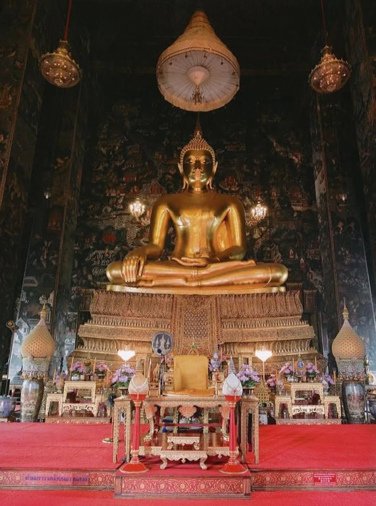 วิหารหลวง วัดสุทัศน์ ศูนย์กลางจักรวาล ที่เสกน้ำศักดิ์สิทธิ์