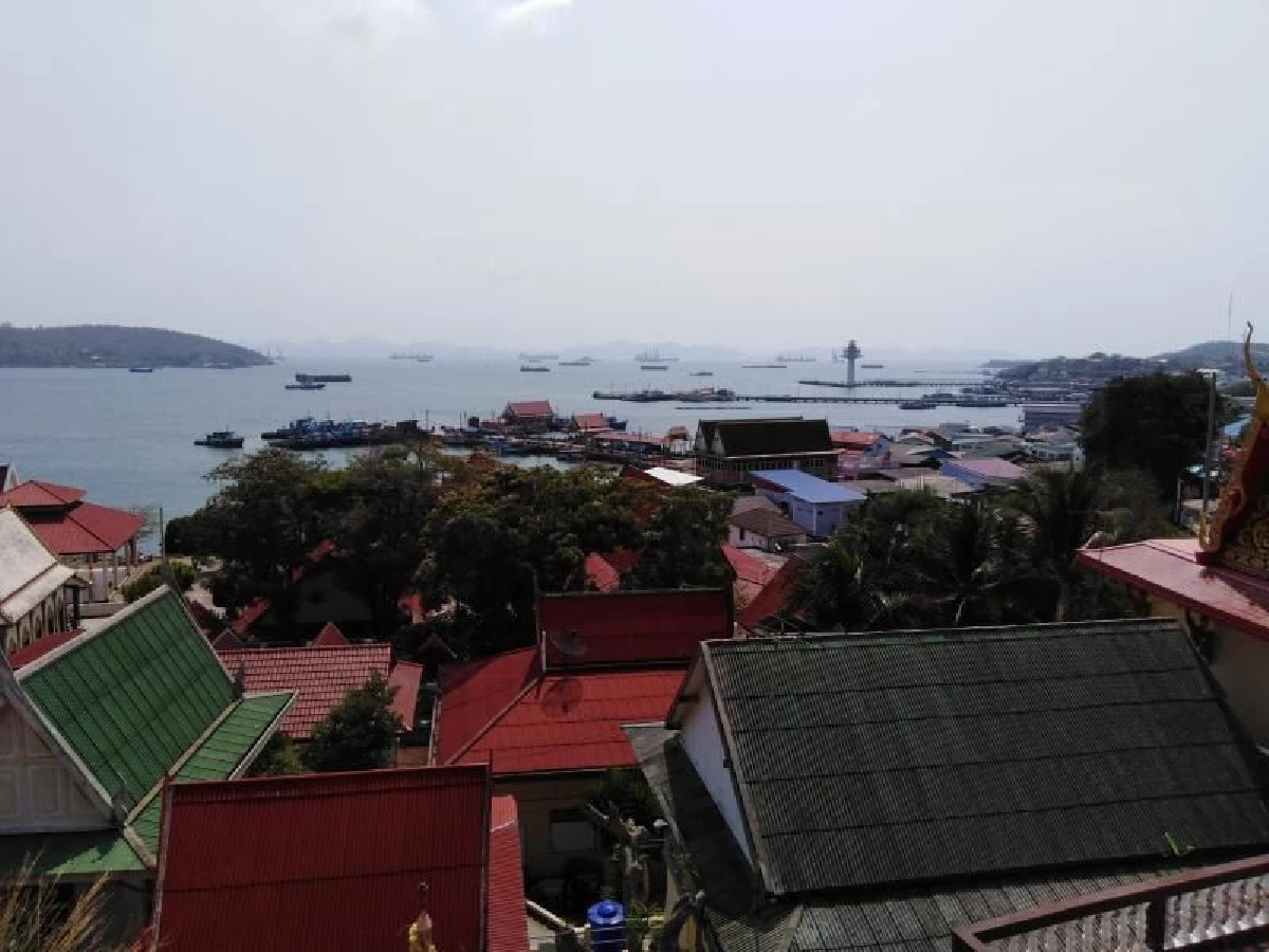 เกาะสีชัง ผู้คนน่ารัก ทะเลน่าเที่ยว