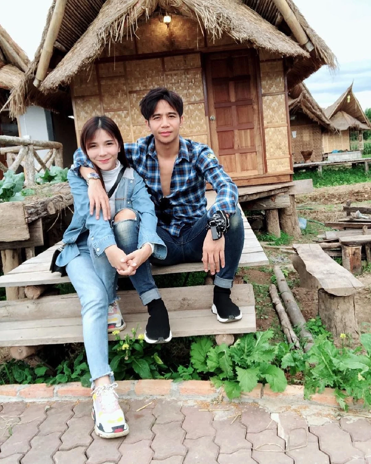 ภรรยาถูกใจสิ่งนี้! ก้อง ห้วยไร่ ควักเงินปึกใหญ่ให้ เบล เป็นของขวัญแต่งงานครบ 2 ปี (คลิป)