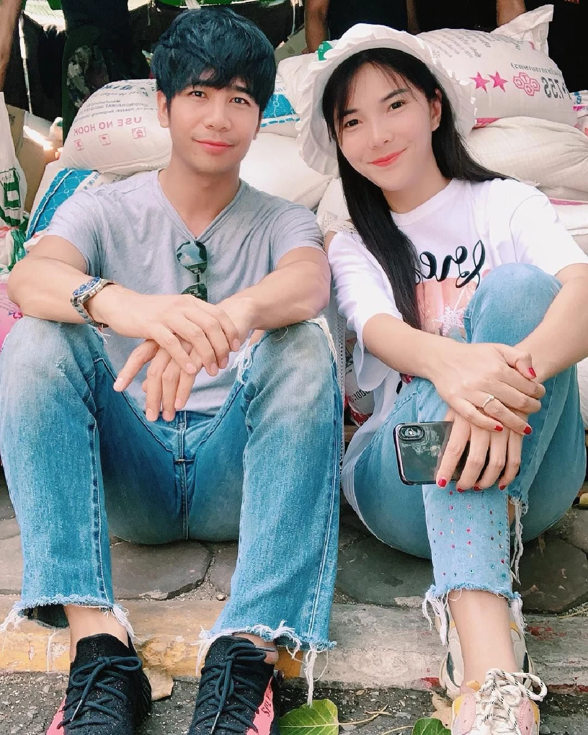 ภรรยาถูกใจสิ่งนี้! ก้อง ห้วยไร่ ควักเงินปึกใหญ่ให้ เบล เป็นของขวัญแต่งงานครบ 2 ปี (คลิป)