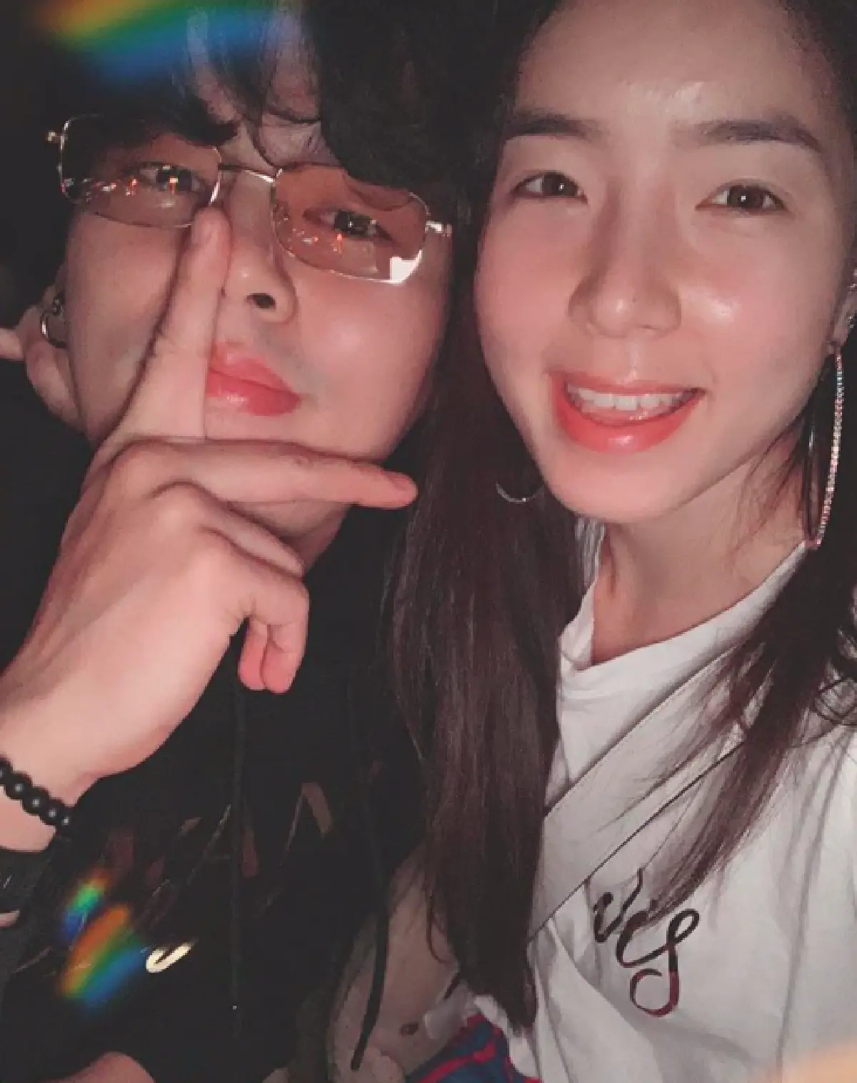 กว่าจะได้รูปคู่! " จียอน” เผยภาพความพยายามของ “ฮั่น” ในการถ่ายรูปคู่