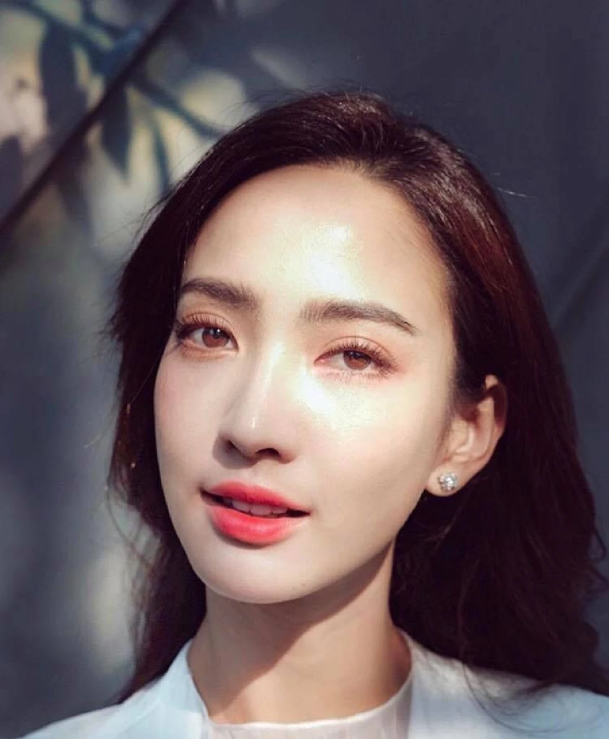 ซูมภาพเหล่าคนบันเทิงสาว...กับการโพสต์ใบหน้าในองศาท้าแดดที่ดึงดูดสายตาหนักมาก