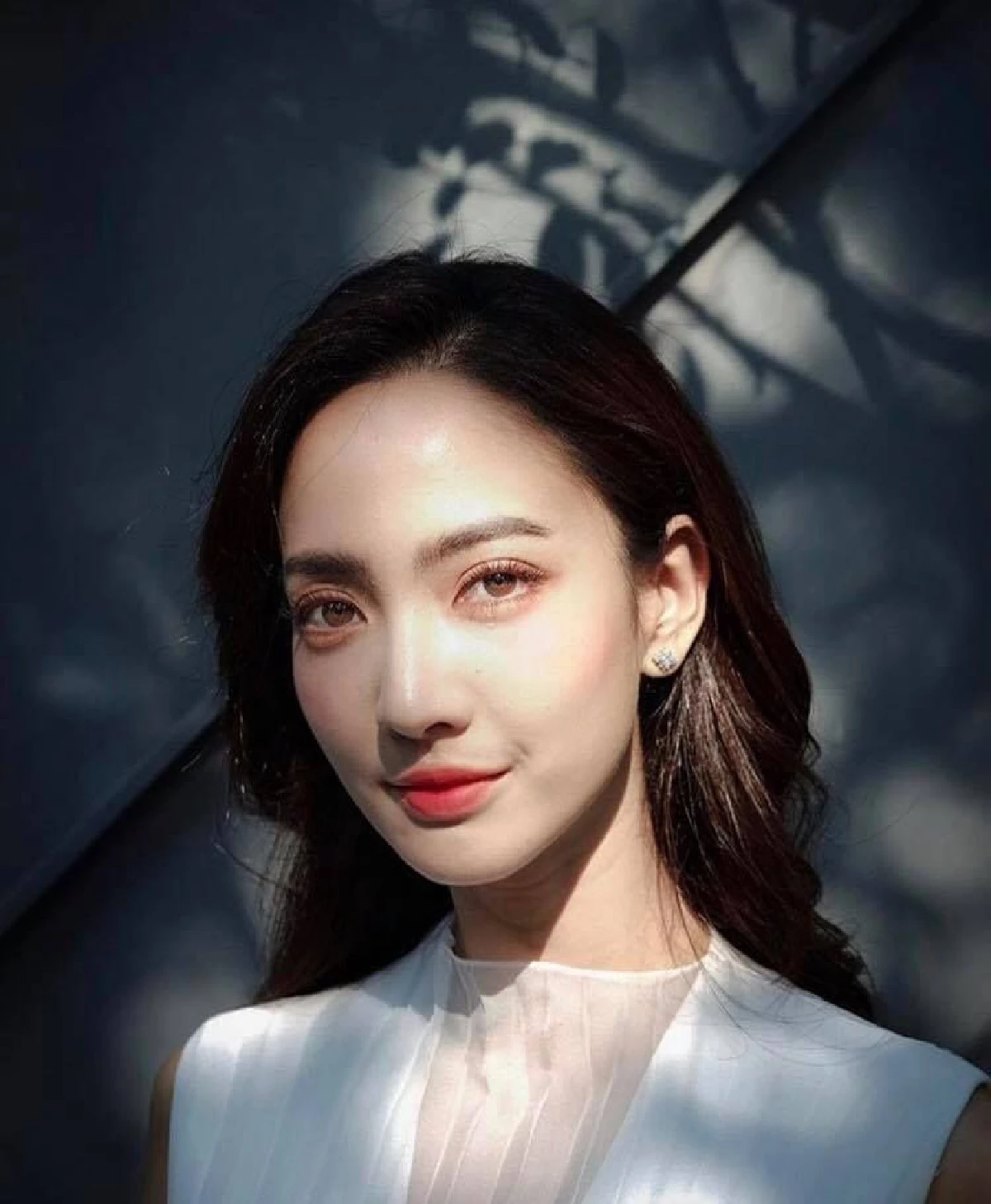 ซูมภาพเหล่าคนบันเทิงสาว...กับการโพสต์ใบหน้าในองศาท้าแดดที่ดึงดูดสายตาหนักมาก