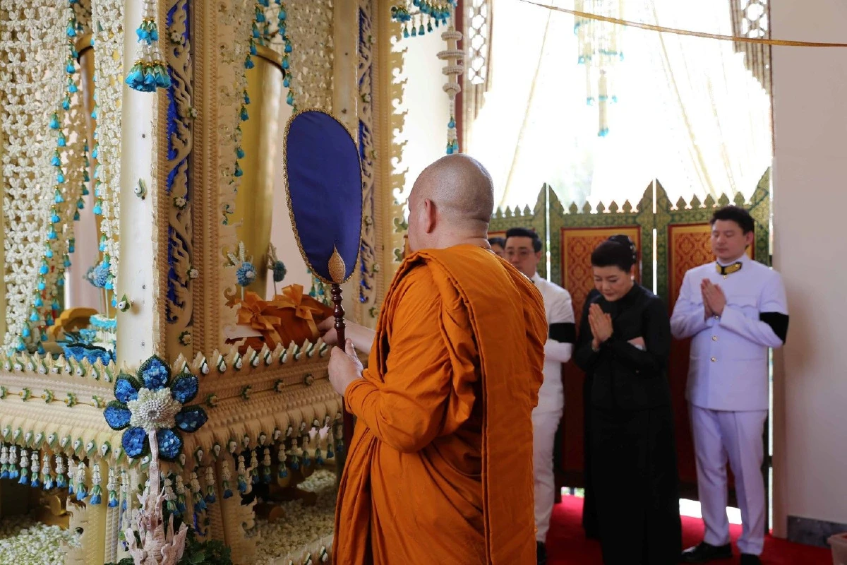 ในหลวงเสด็จฯพระราชทานเพลิงศพ "วิชัย ศรีวัฒนประภา "