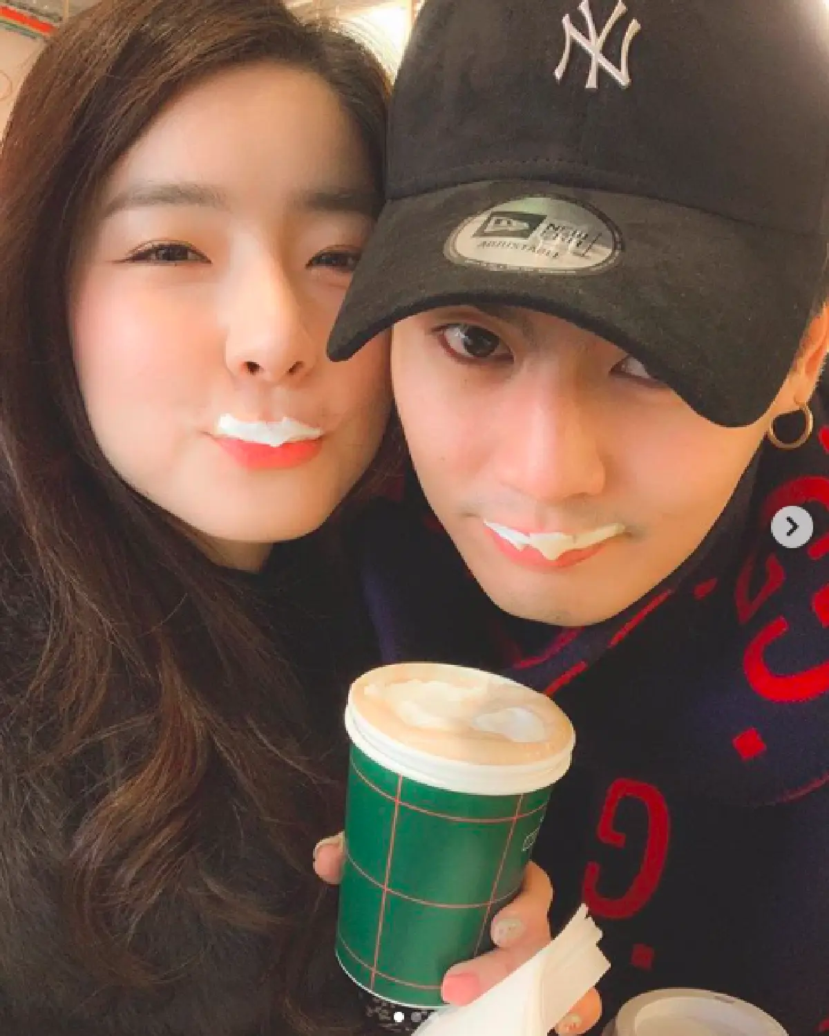 กว่าจะได้รูปคู่! " จียอน” เผยภาพความพยายามของ “ฮั่น” ในการถ่ายรูปคู่