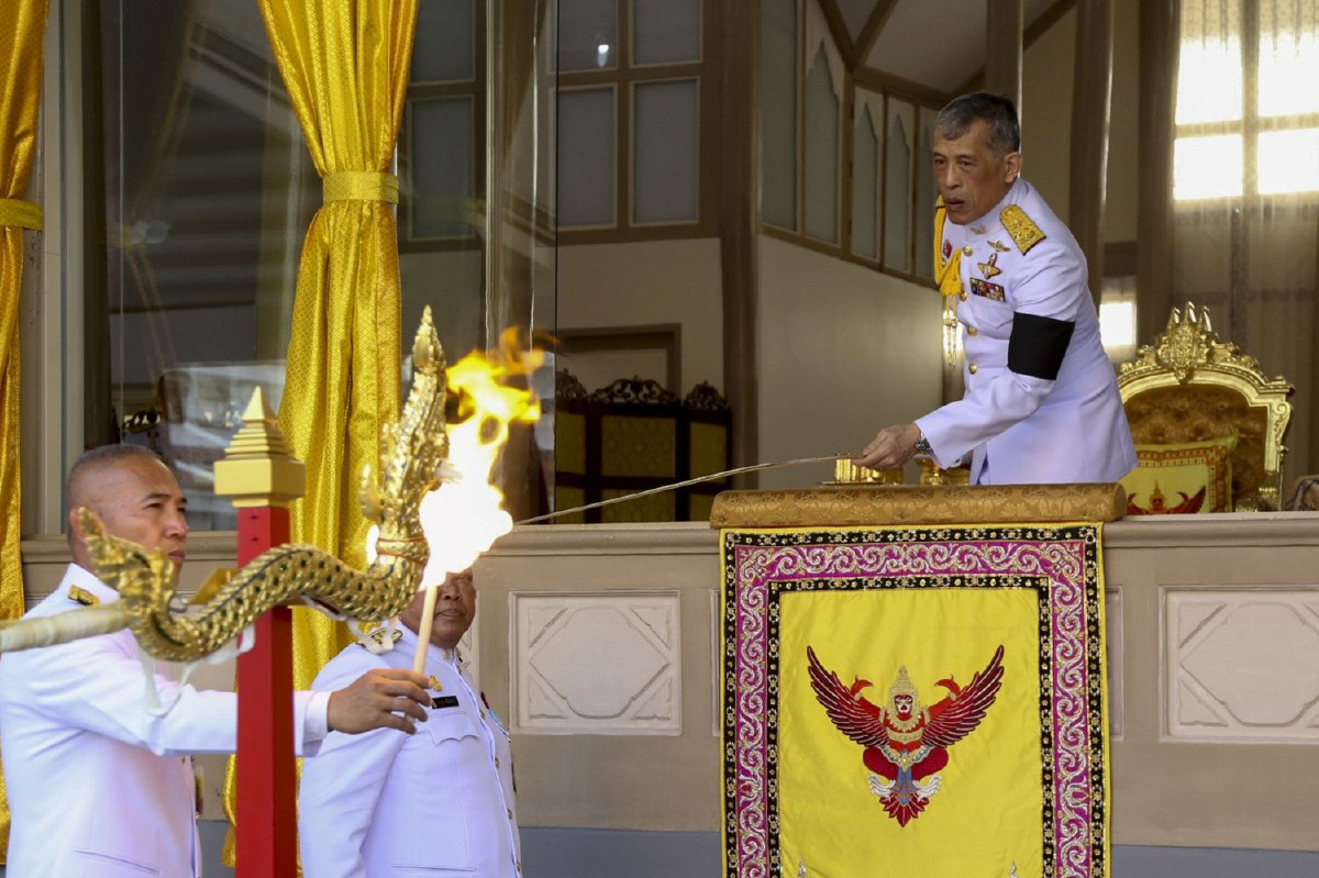 ในหลวงเสด็จฯพระราชทานเพลิงศพ "วิชัย ศรีวัฒนประภา " ในหลวงเสด็จฯพระราชทานเพลิงศพ "วิชัย ศรีวัฒนประภา "