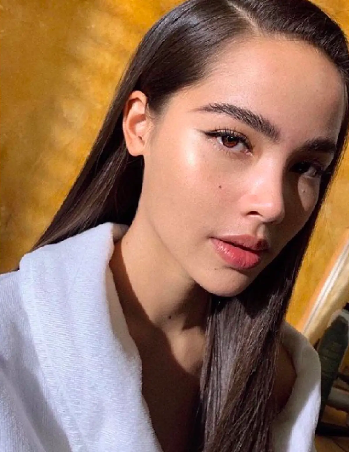 ซูมภาพเหล่าคนบันเทิงสาว...กับการโพสต์ใบหน้าในองศาท้าแดดที่ดึงดูดสายตาหนักมาก