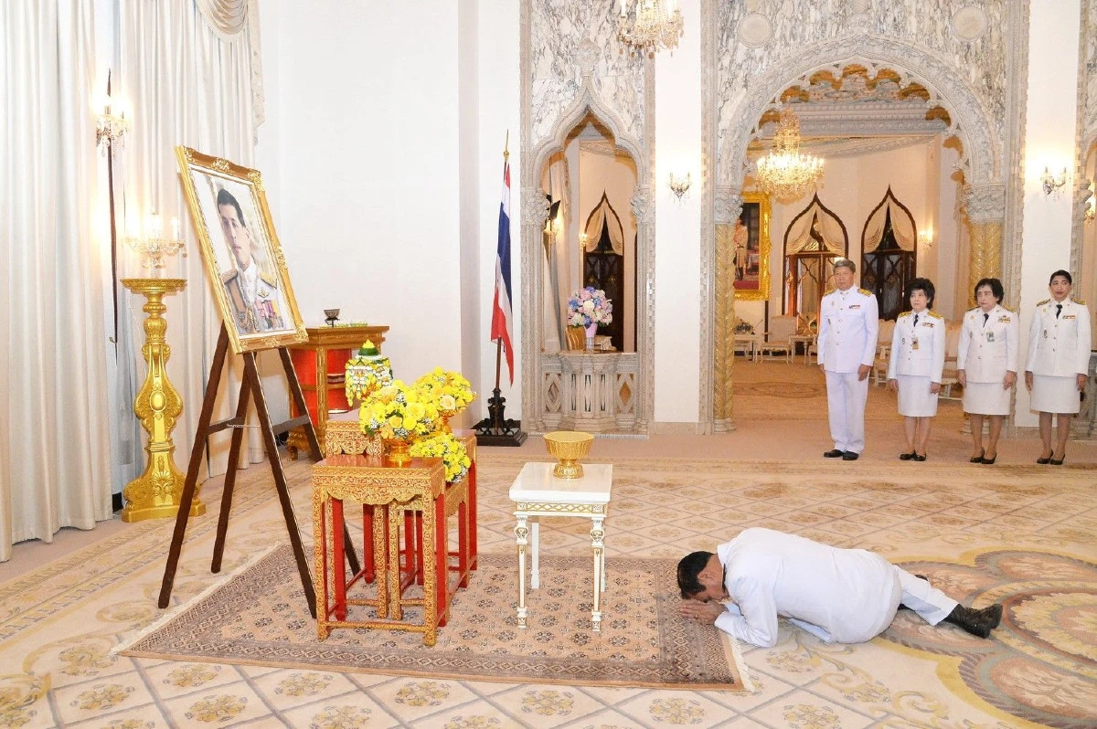 ในหลวงพระราชทานแจกันดอกไม้แก่ "พล.อ.ประยุทธ์"เนื่องในโอกาสคล้ายวันเกิด