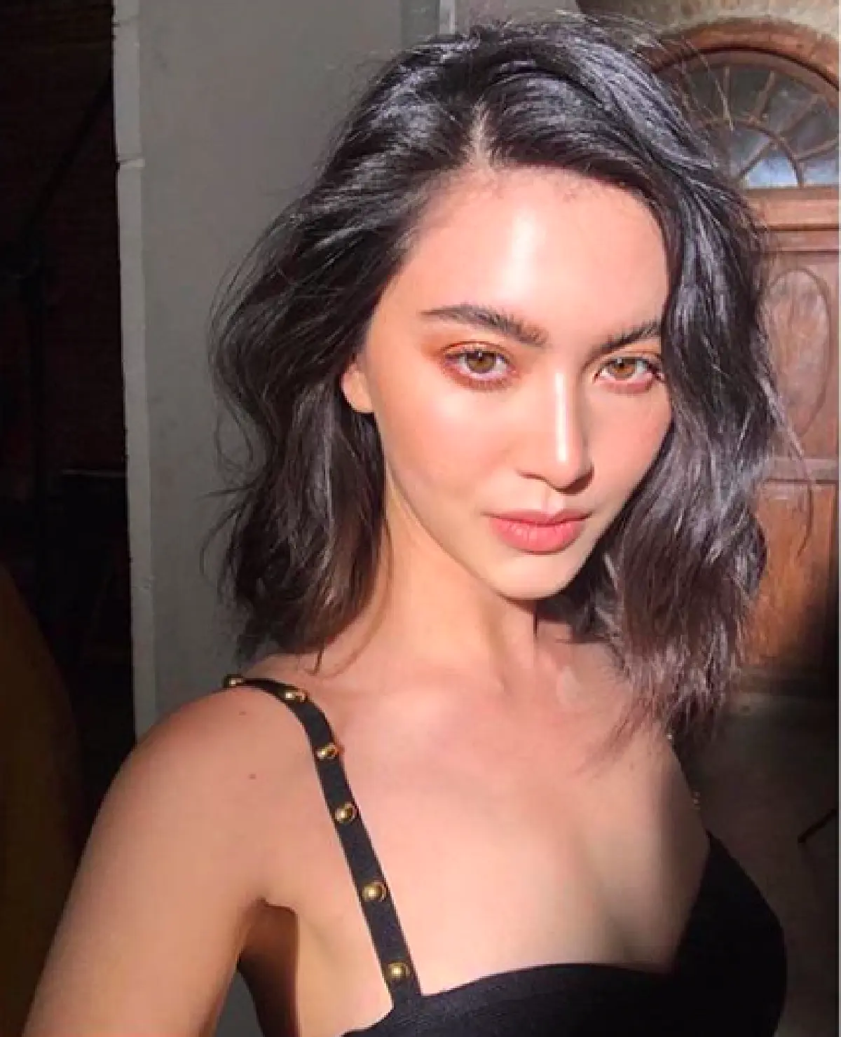ซูมภาพเหล่าคนบันเทิงสาว...กับการโพสต์ใบหน้าในองศาท้าแดดที่ดึงดูดสายตาหนักมาก