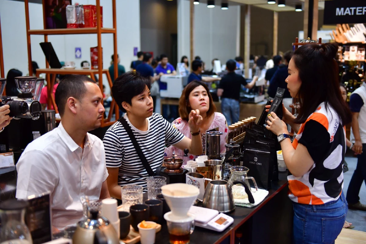 บอนกาแฟเปิดตัวเครื่องทำกาแฟ 6 หัวชงเครื่องแรกของไทย