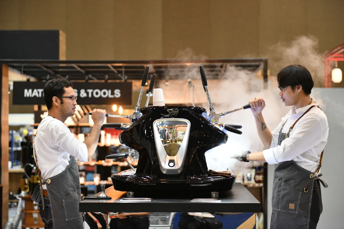 บอนกาแฟเปิดตัวเครื่องทำกาแฟ 6 หัวชงเครื่องแรกของไทย