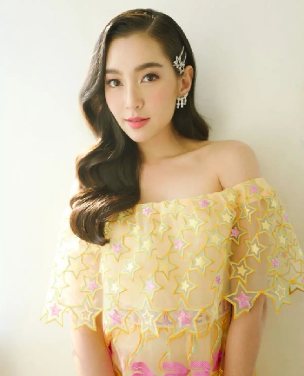 ยืนคู่ความหวาน “เวียร์ -เบลล่า” เดินสายรับรางวัล พร้อมประกาศจะตามกันไปทุกเวที
