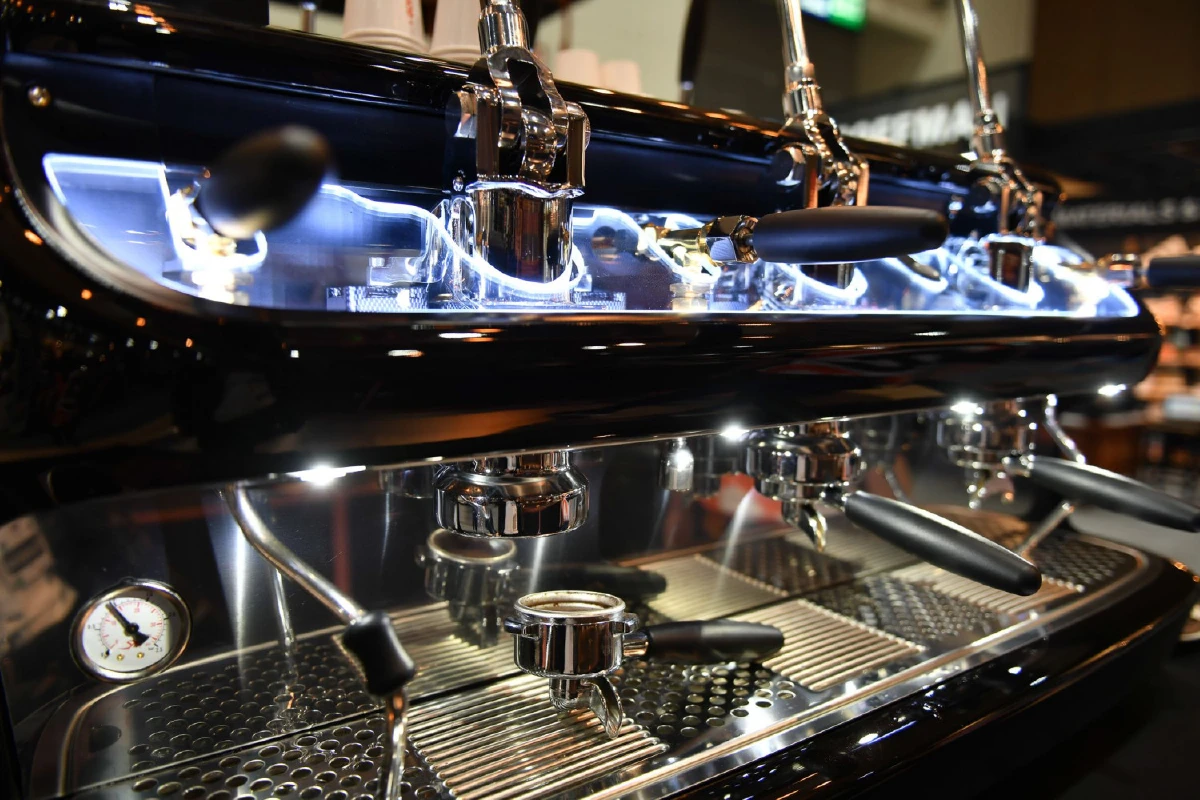 บอนกาแฟเปิดตัวเครื่องทำกาแฟ 6 หัวชงเครื่องแรกของไทย