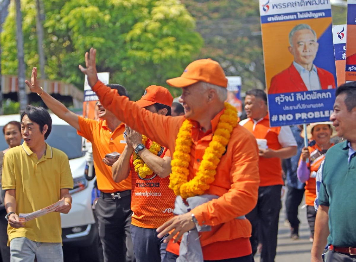 สุวัจน์ไหว้พระนอนขอพรให้ชนะเลือกตั้งเหมือนปี2531