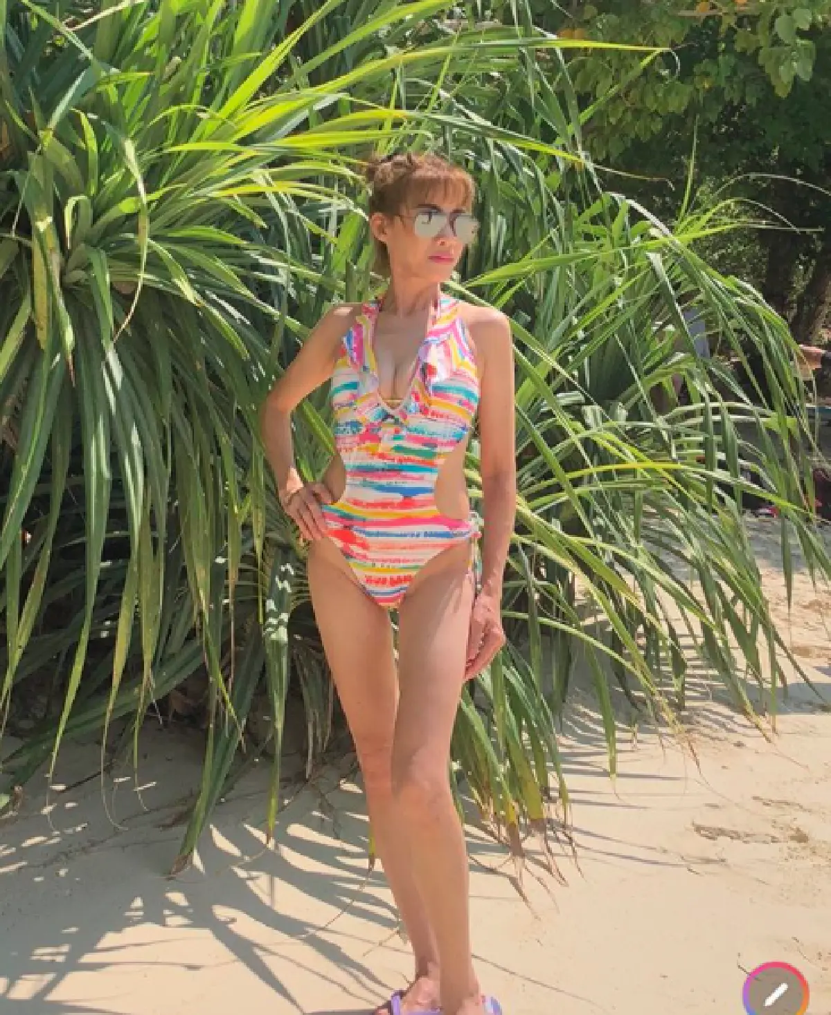 “มด ณปภัช” ชิดซ้าย “แม่แดง” ขอโชว์แซ่บในบิกินี่ หลังไปเที่ยวกระบี่ งานนี้หนุ่ม “ทิว” ร่วมแจม