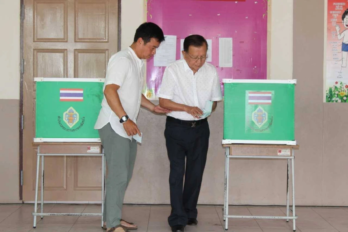 ส่องแฟชั่น "นักการเมือง-ผู้มีบารมี" วันเลือกตั้ง