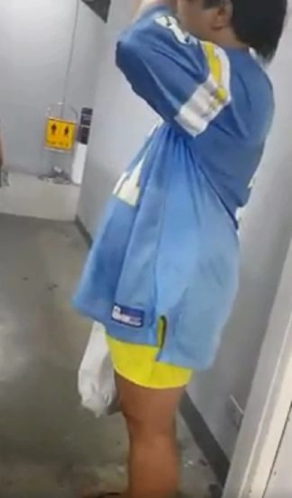 ยังไม่ไปไหน! กะเทยยักษ์ในตำนานไถเงินหนุ่มย่านรถไฟฟ้า