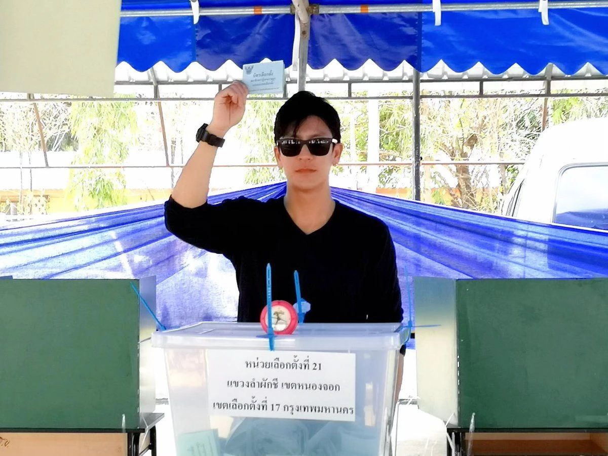 เจ้าป่าเข้ากรุงใช้สิทธิ์! “ติ๊ก เจษฎาภรณ์" หล่อทะลุคูหา ออกมาเลือกตั้ง 2562