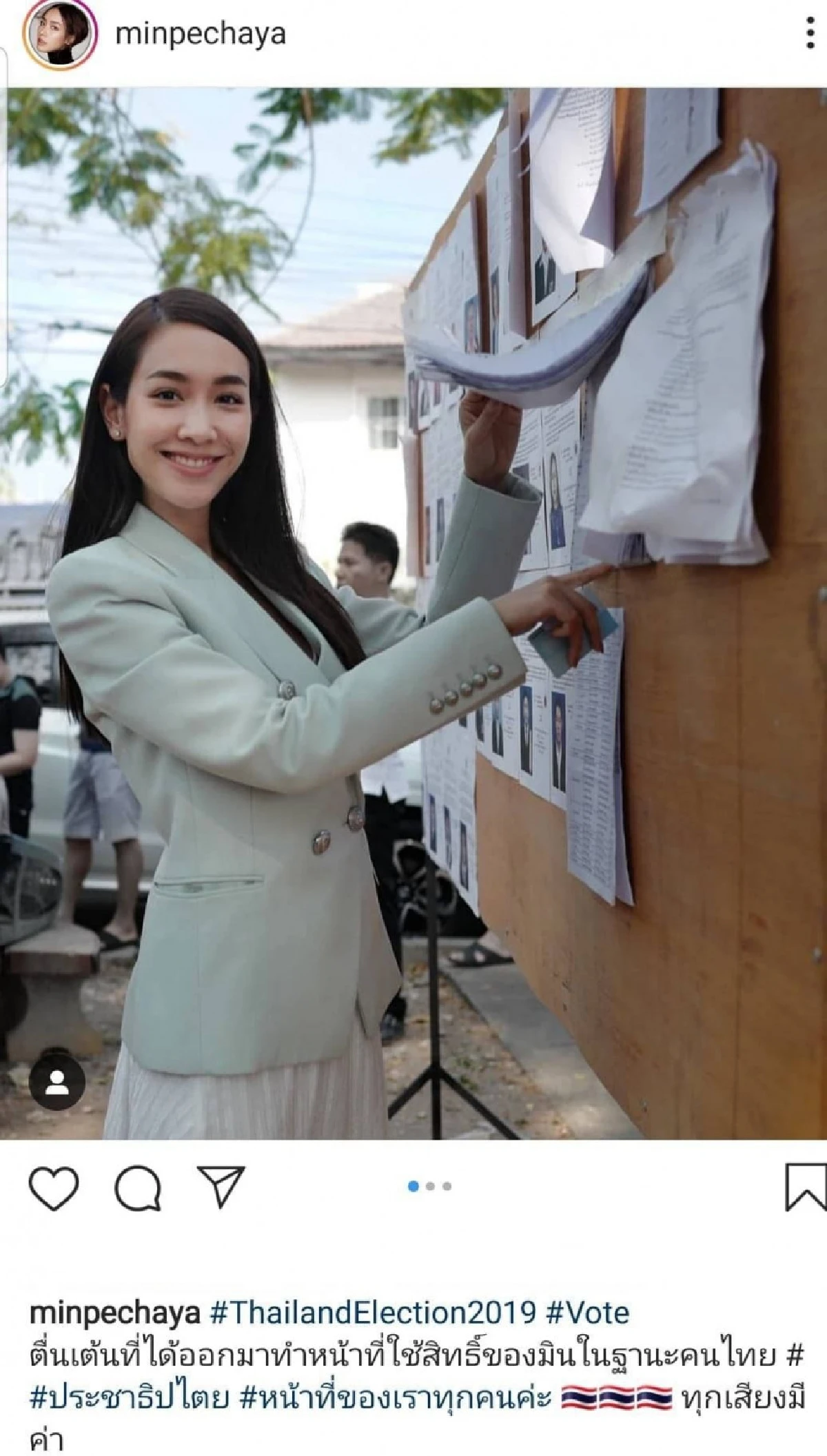 ตามดูภาพคนบันเทิงออกมาใช้สิทธิ์เลือกตั้งกันอย่างคึกคักในช่วงเช้า