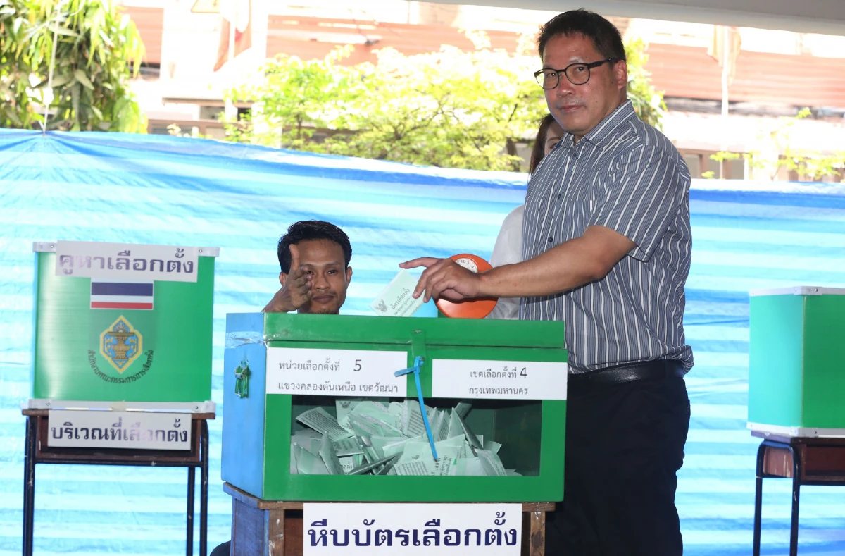 ส่องแฟชั่น "นักการเมือง-ผู้มีบารมี" วันเลือกตั้ง